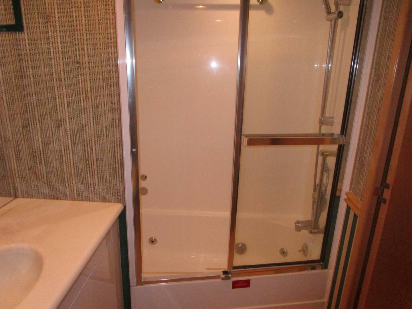 Slide: The Image of VIP Jacuzzi/Shower - 5121471