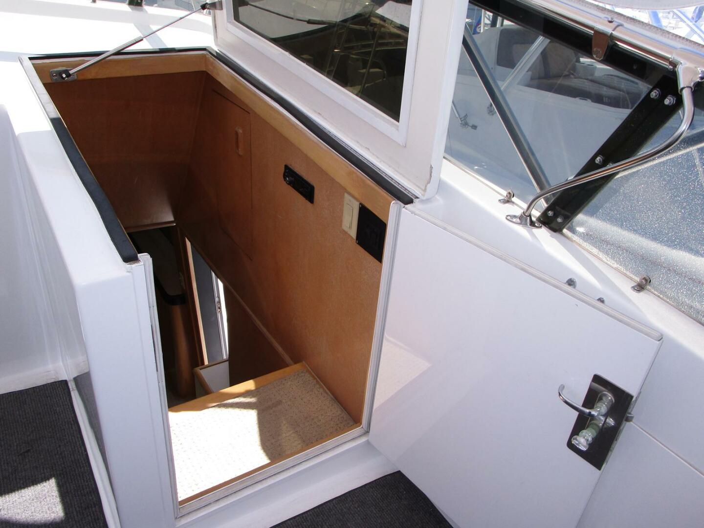 Slide: The Image of Flybridge Access Hatch  - 5121484
