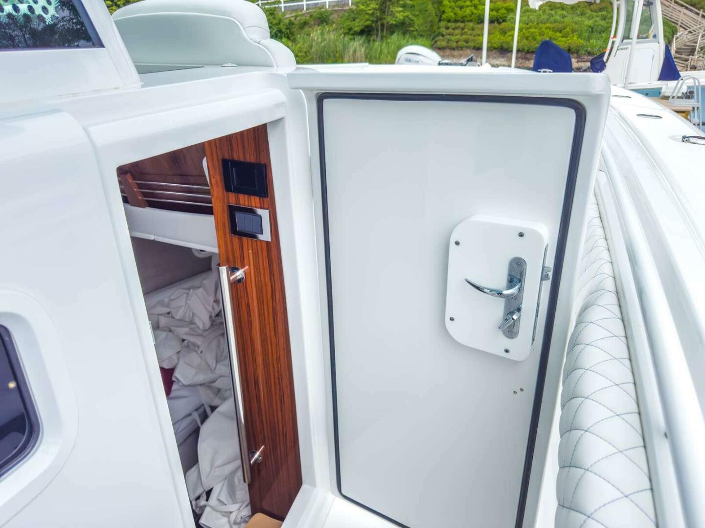 Slide: The Image of HCB 42 Lujo 2023 - 5344954