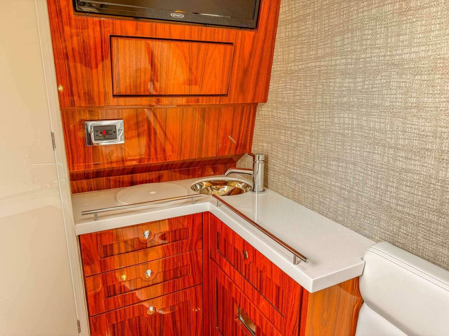 Slide: The Image of HCB 42 Lujo 2023 - 5344955