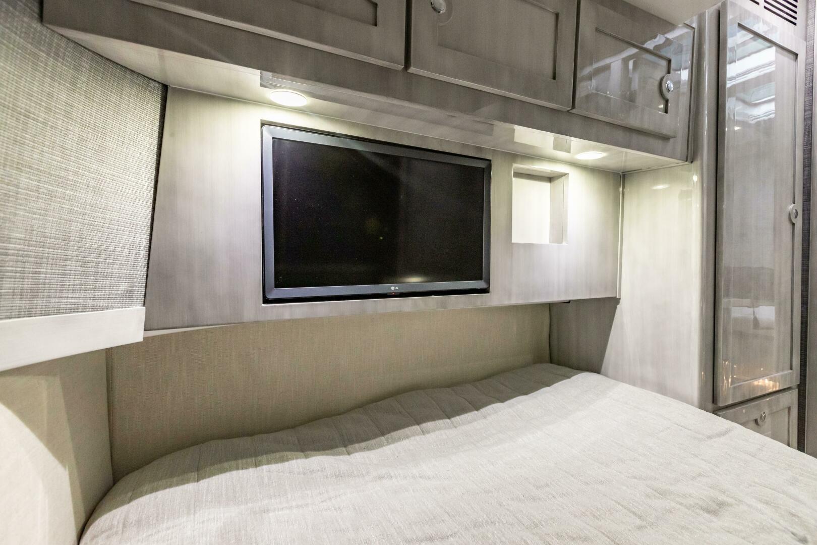 Slide: The Image of HCB 65 Estrella 2022 - 4427344