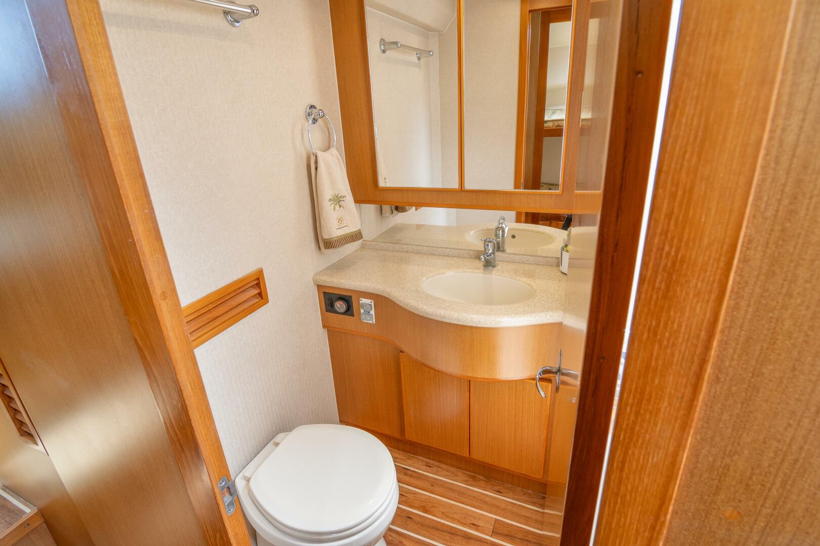Slide: The Image of 2007 Henriques 42 Flybridge - ROCK SOLID - 12