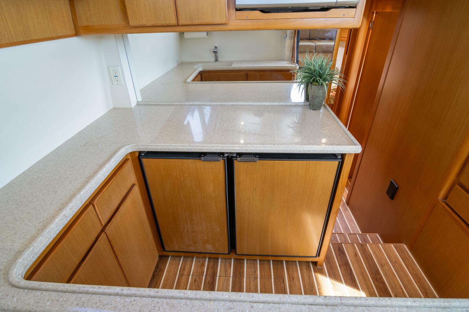 Slide: The Image of 2007 Henriques 42 Flybridge - ROCK SOLID - 7