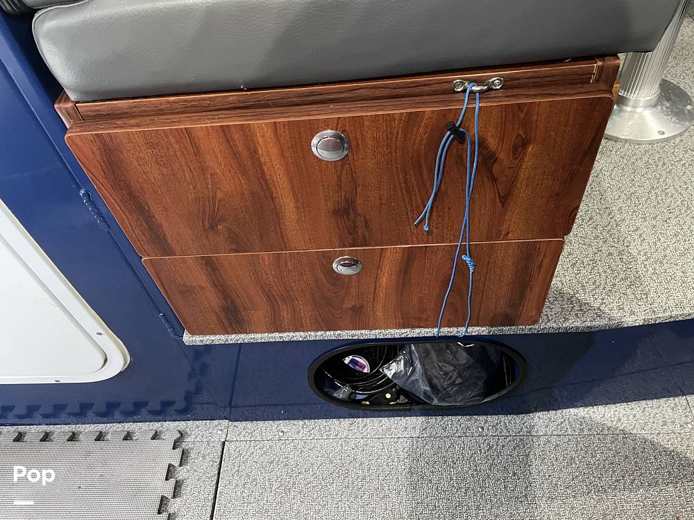 Slide: The Image of Hewescraft Pacific Explorer 270 2022 - 43