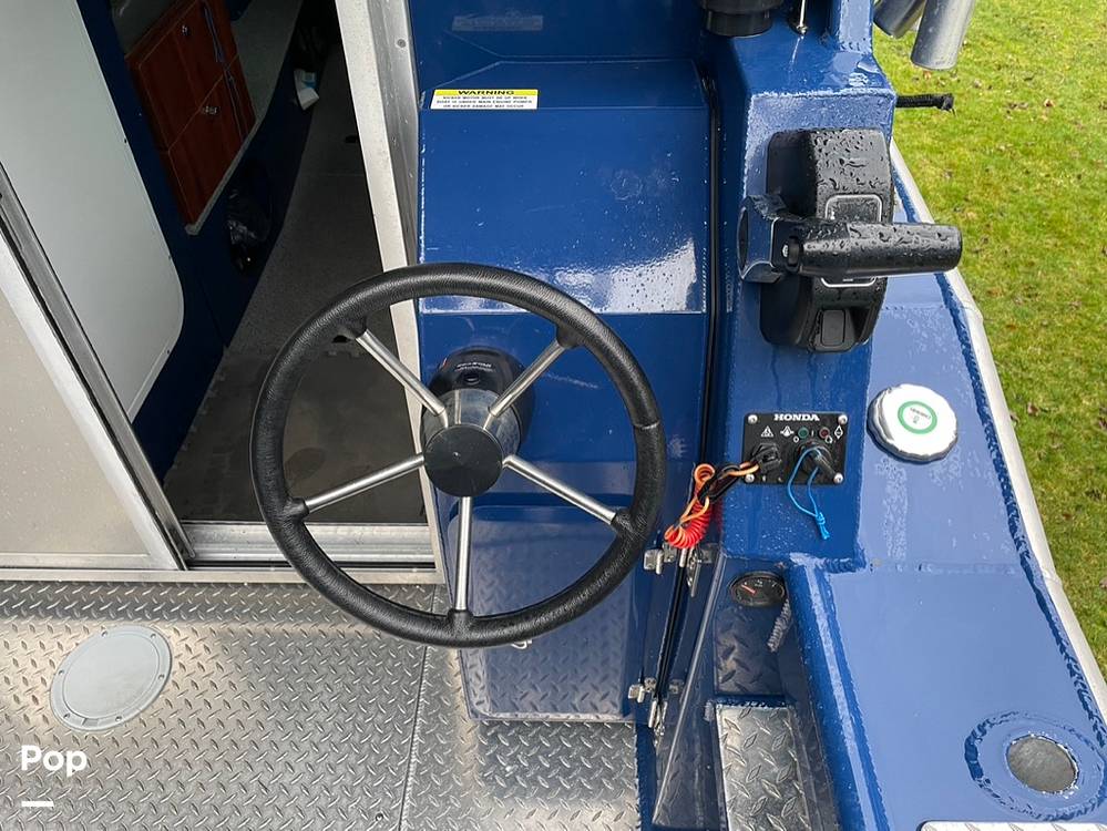 Slide: The Image of Hewescraft Pacific Explorer 270 2022 - 5