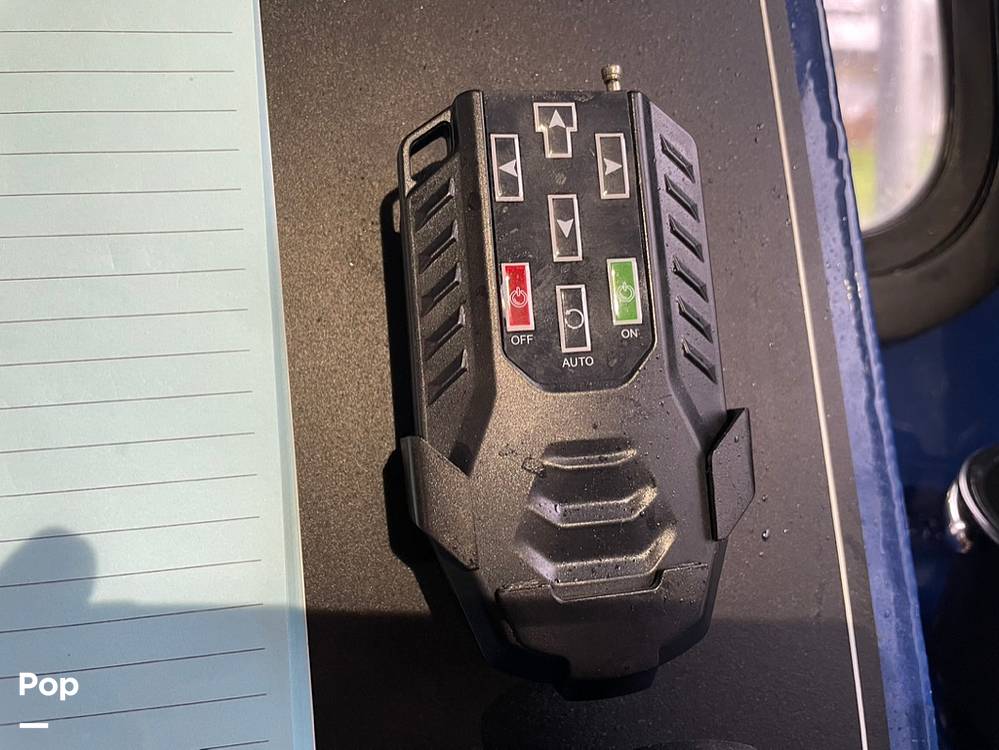 Slide: The Image of Hewescraft Pacific Explorer 270 2022 - 57