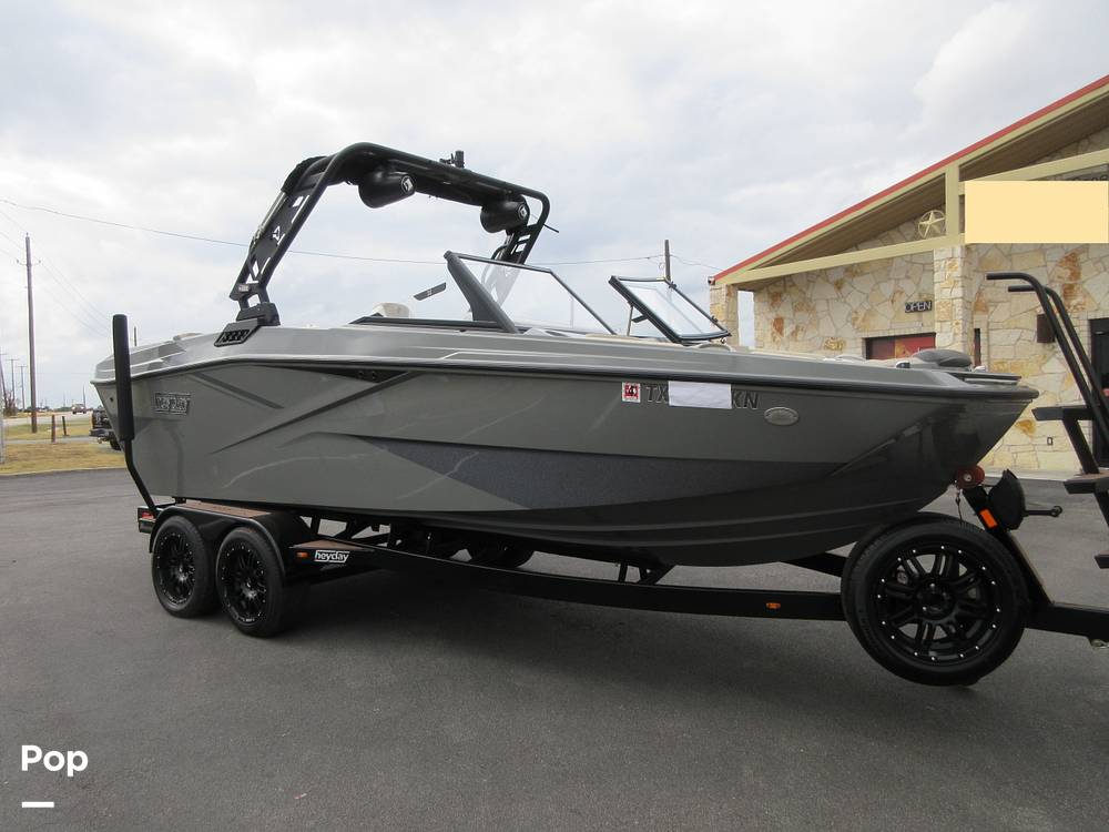 Slide: The Image of Heyday Wake Boats H22 2022 - 14882533