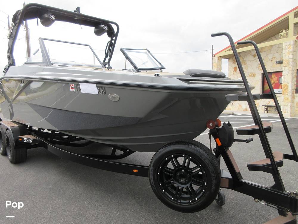Slide: The Image of Heyday Wake Boats H22 2022 - 14882534