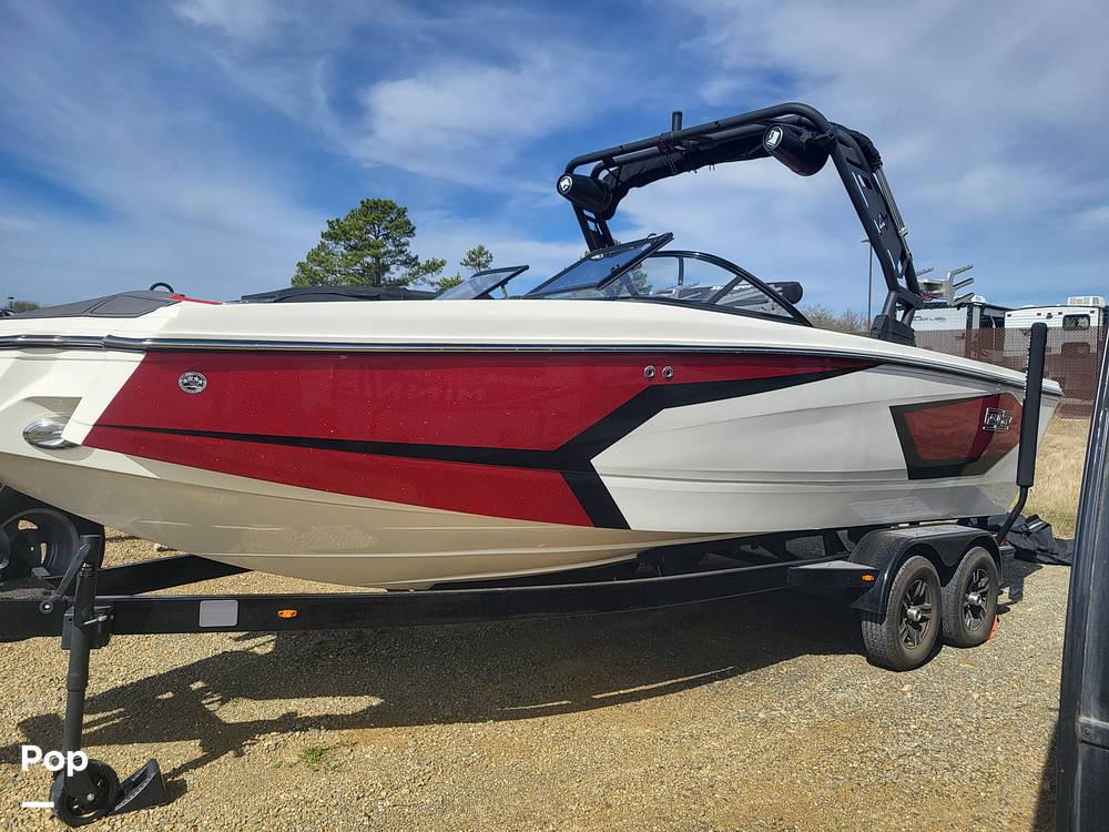 Slide: The Image of Heyday Wake Boats Wt Surf 2023 - 15256253
