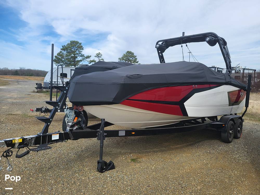 Slide: The Image of Heyday Wake Boats Wt Surf 2023 - 15256038