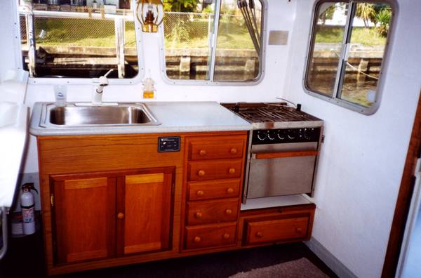Slide: The Image of h & h marine 1998 - 4