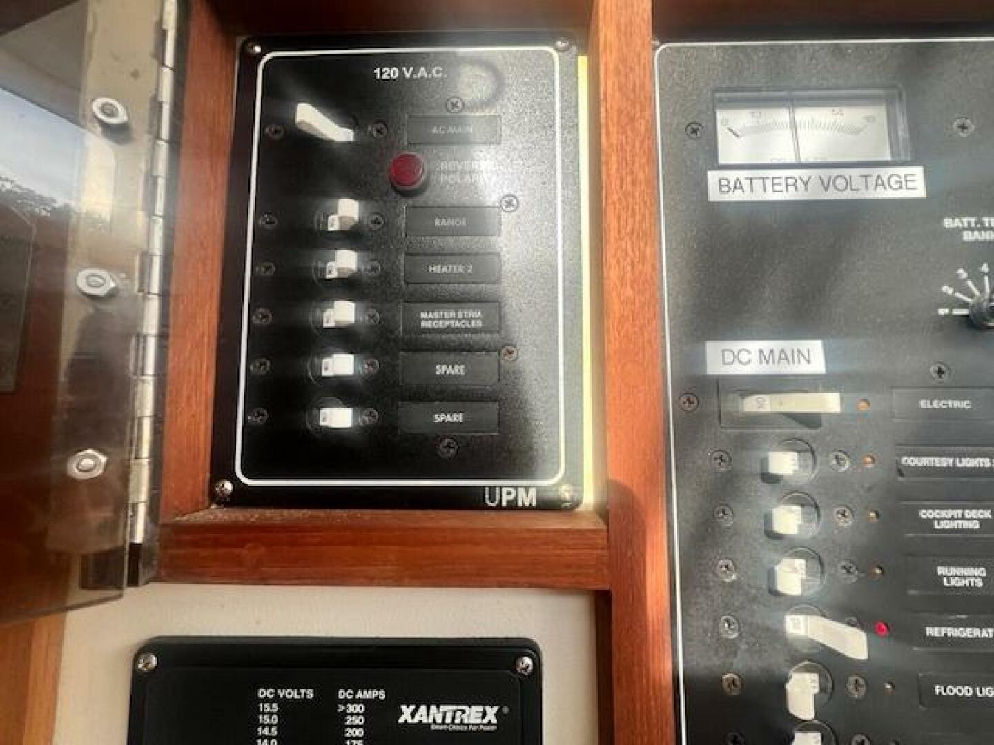 Slide: The Image of Hinckley Lobster Style Cruiser With Flybridge 1989 - 5175094