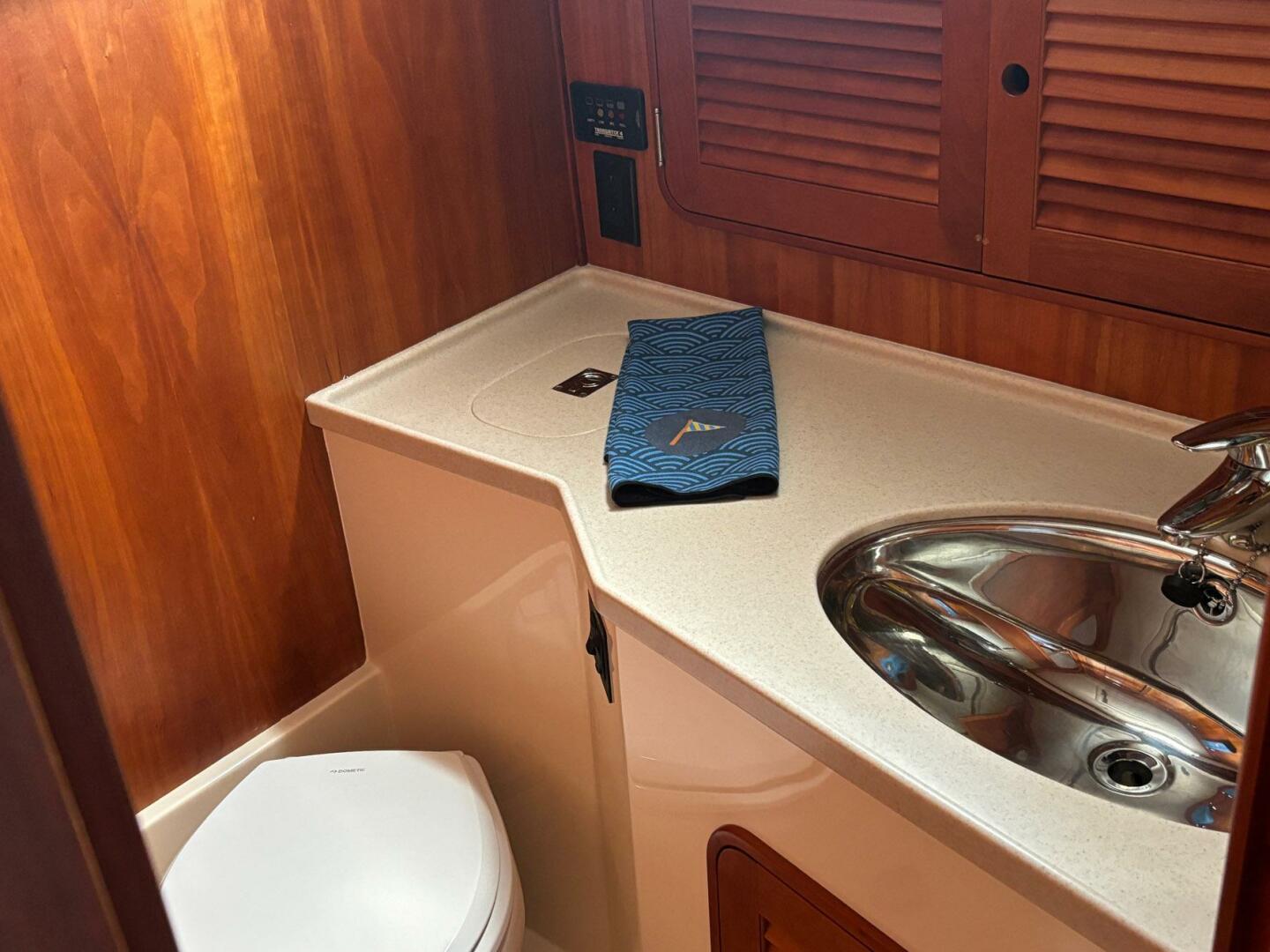 Slide: The Image of Hinckley Talaria 44 Motor Yacht 2005 - 4864262
