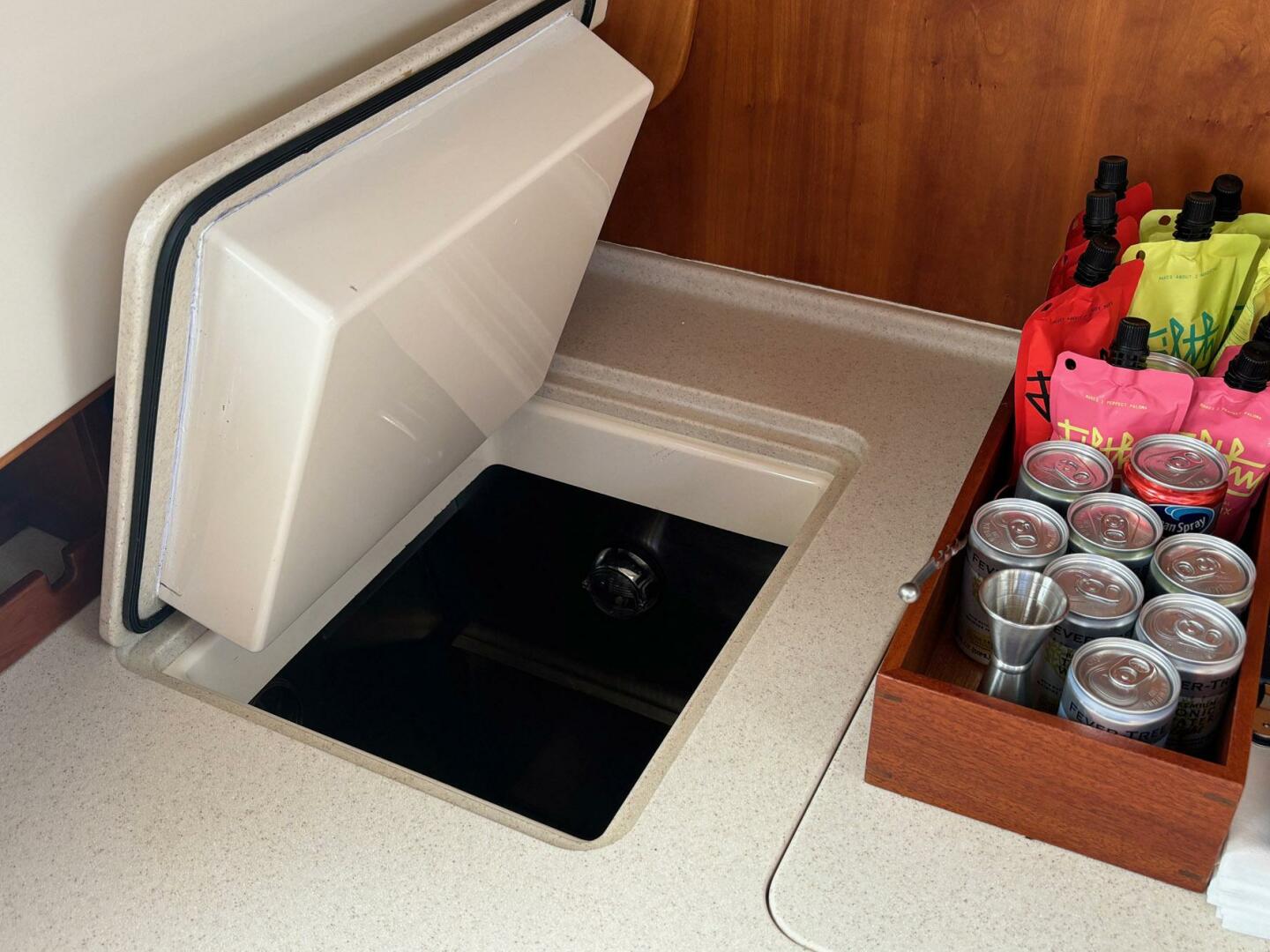 Slide: The Image of Hinckley Talaria 44 Motor Yacht 2005 - 4864265
