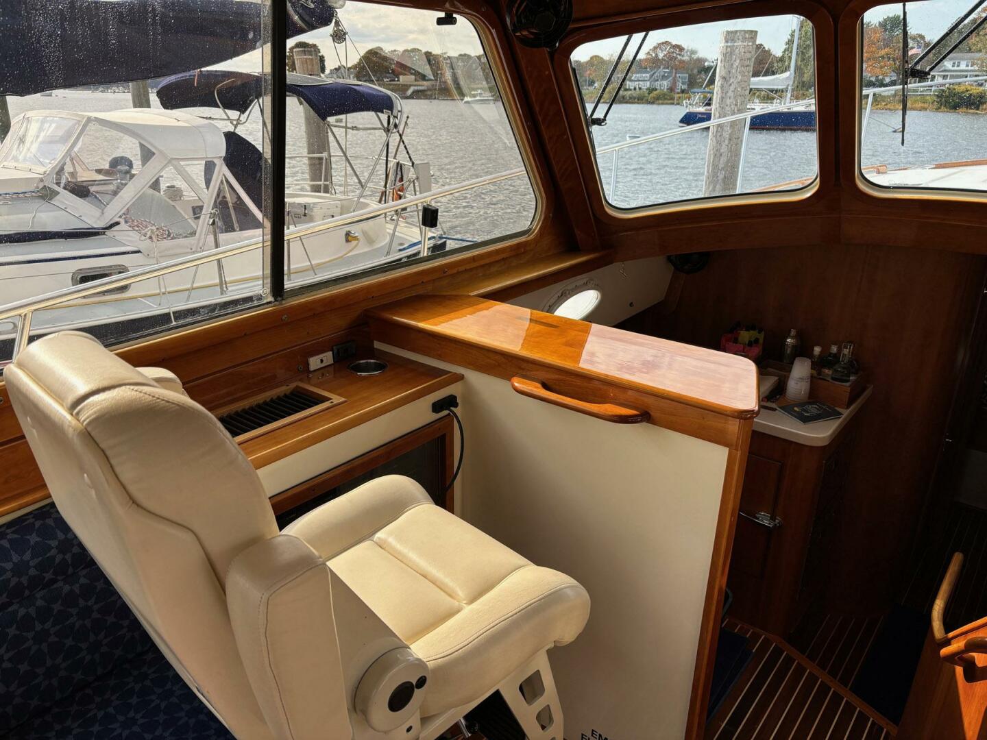 Slide: The Image of Hinckley Talaria 44 Motor Yacht 2005 - 4864268