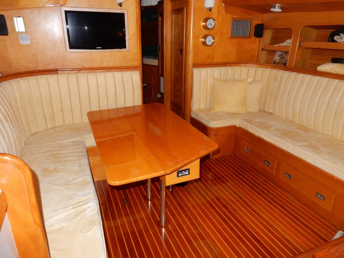 Slide: The Image of Hinckley Yachts 49 CC Ketch 1972 - 4362040