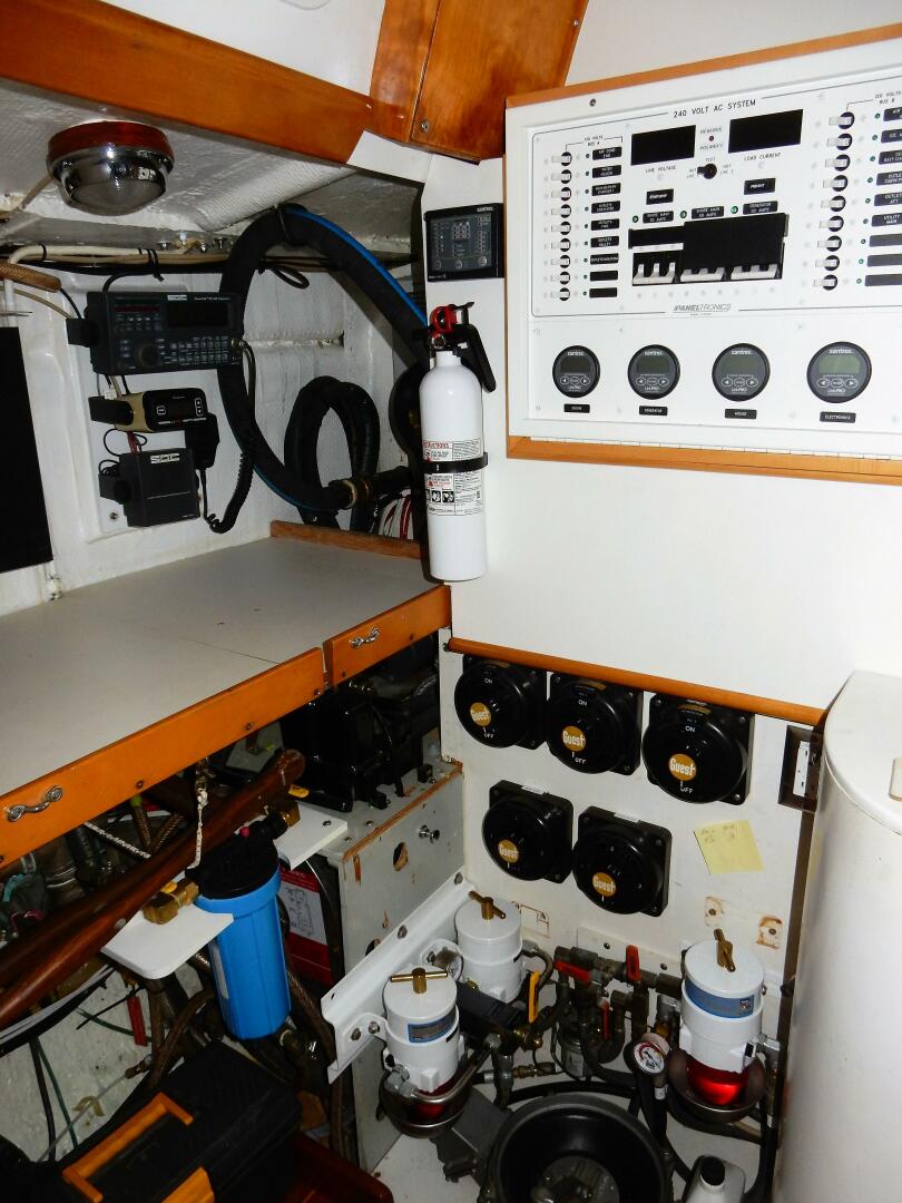 Slide: The Image of Hinckley Yachts 49 CC Ketch 1972 - 4361705