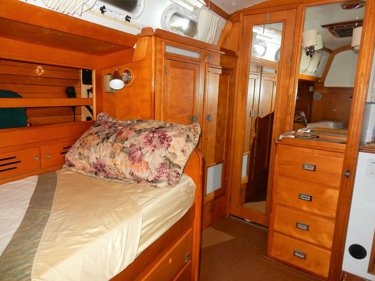 Slide: The Image of Hinckley Yachts 49 CC Ketch 1972 - 4361841