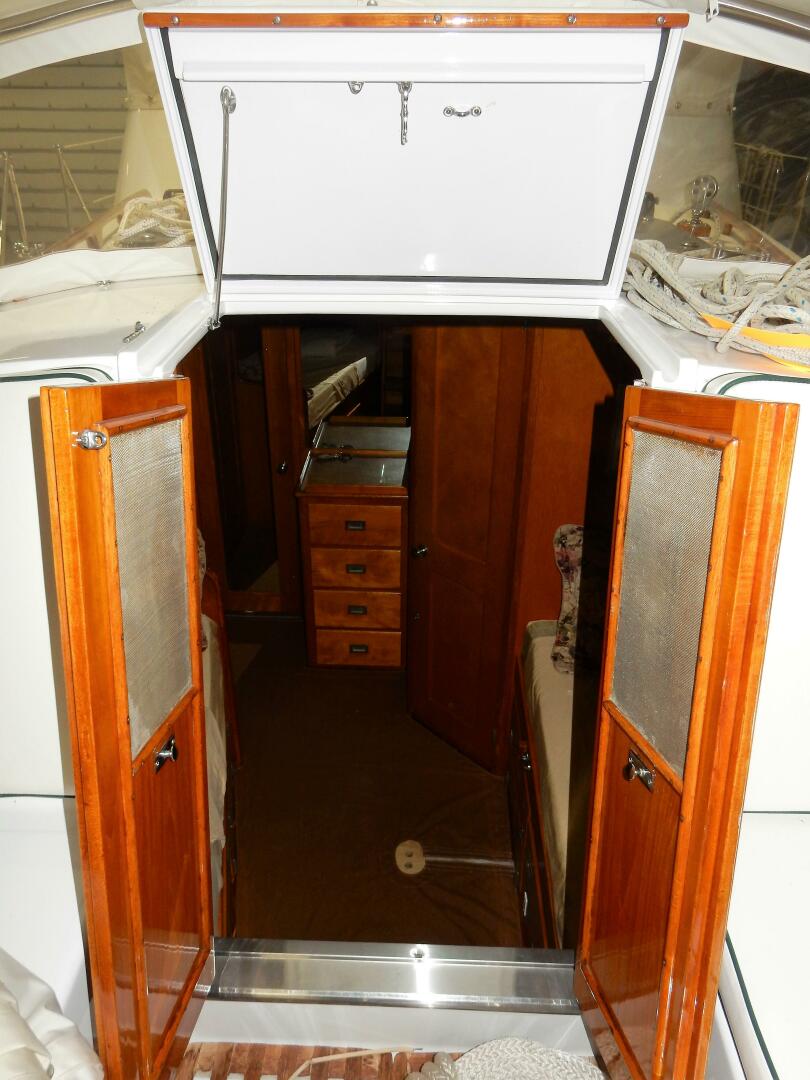 Slide: The Image of Hinckley Yachts 49 CC Ketch 1972 - 4361842