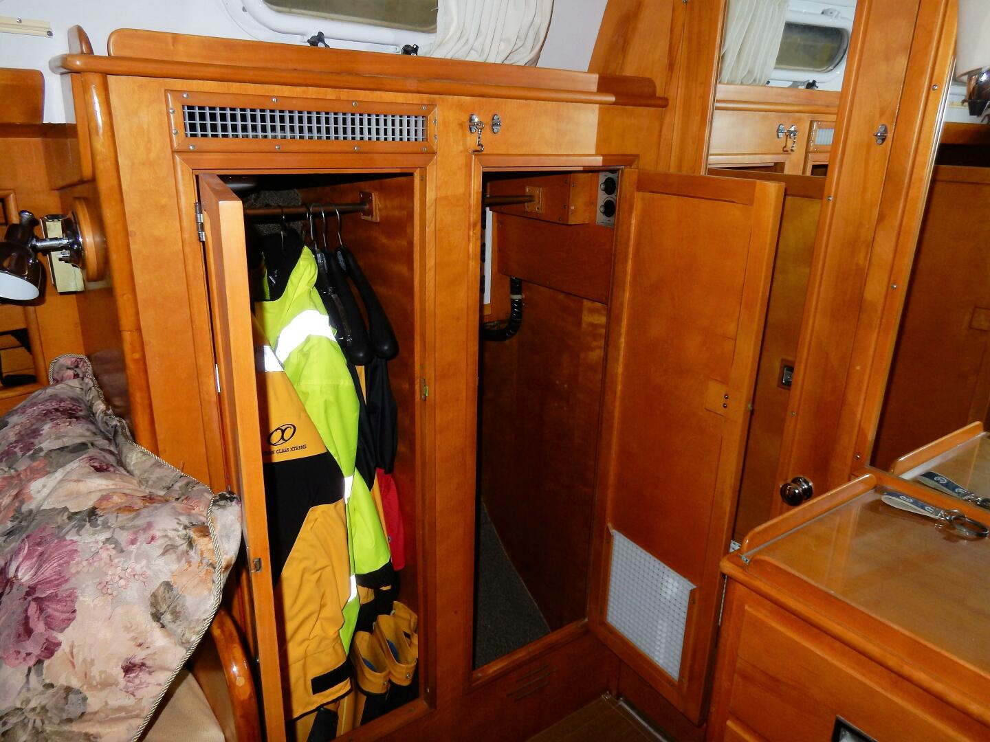 Slide: The Image of Hinckley Yachts 49 CC Ketch 1972 - 4361845