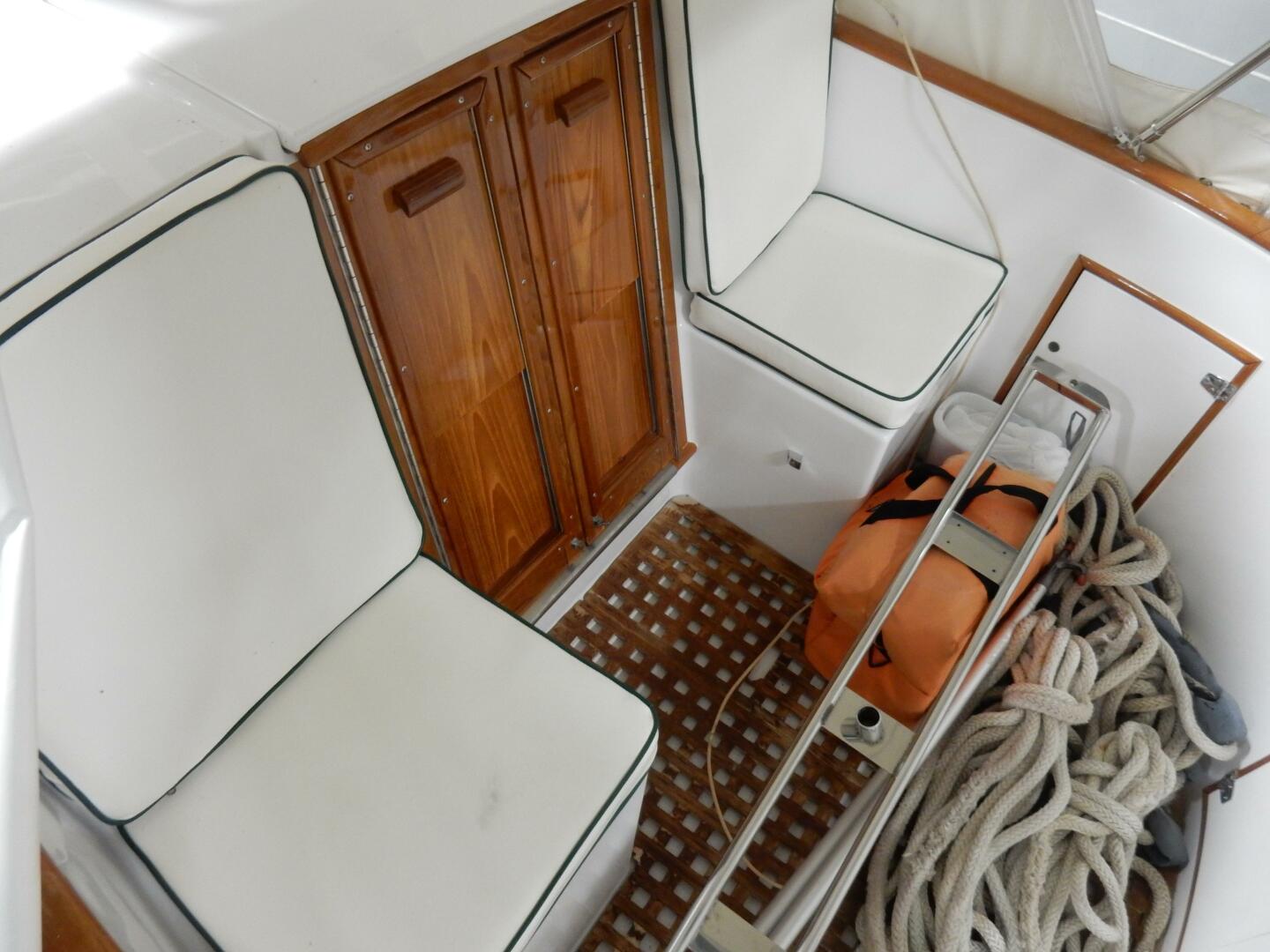 Slide: The Image of Hinckley Yachts 49 CC Ketch 1972 - 4361969