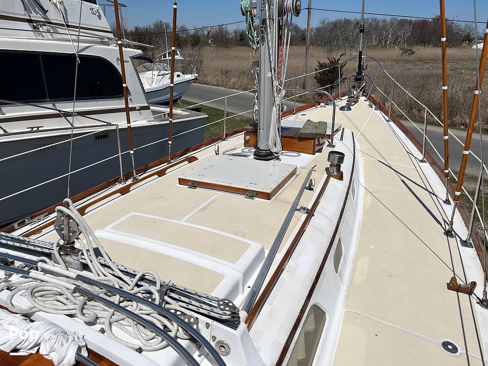 Slide: The Image of Hinckley Yachts Bermuda 40 Mark III Yawl 1974 - 1