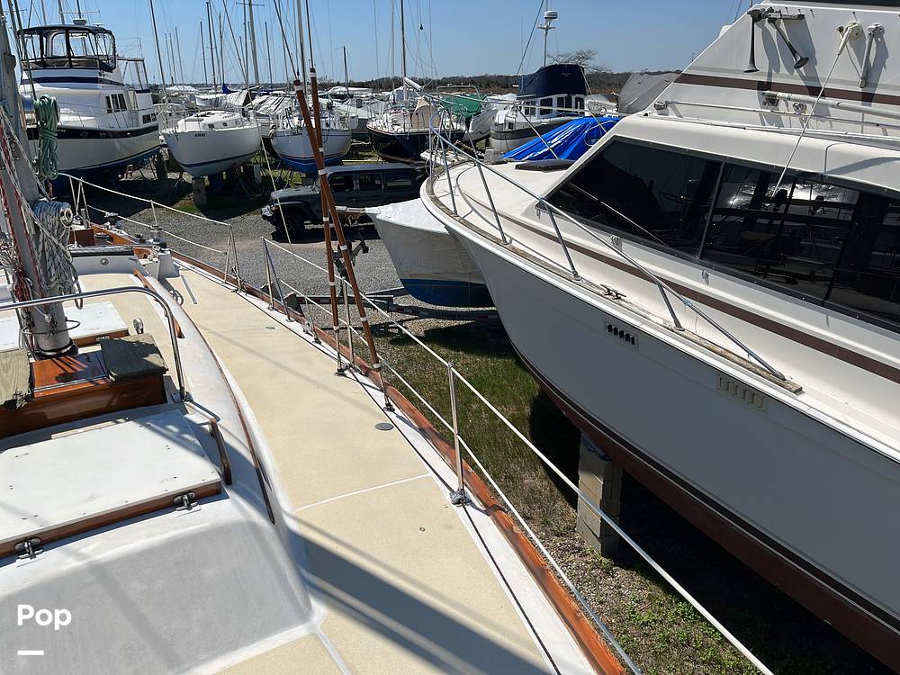 Slide: The Image of Hinckley Yachts Bermuda 40 Mark III Yawl 1974 - 120