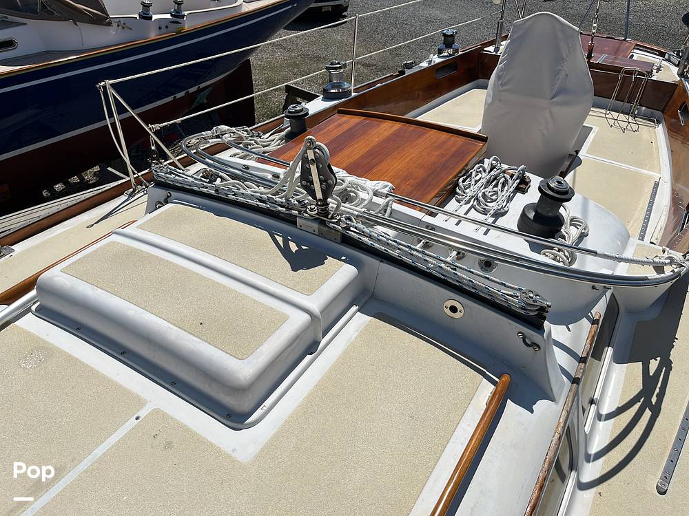 Slide: The Image of Hinckley Yachts Bermuda 40 Mark III Yawl 1974 - 125
