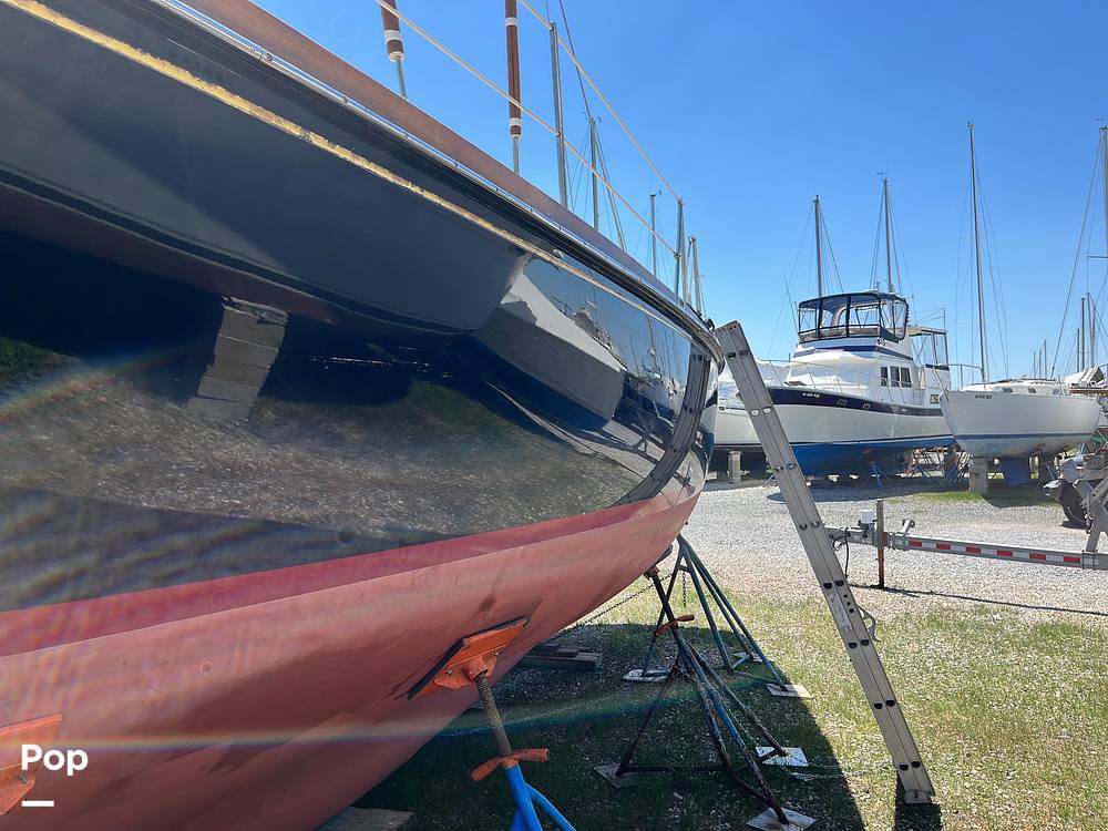 Slide: The Image of Hinckley Yachts Bermuda 40 Mark III Yawl 1974 - 14