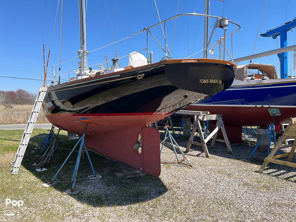 Slide: The Image of Hinckley Yachts Bermuda 40 Mark III Yawl 1974 - 16