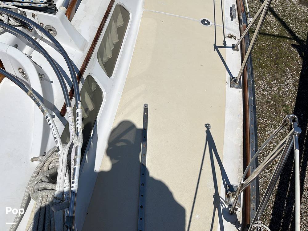 Slide: The Image of Hinckley Yachts Bermuda 40 Mark III Yawl 1974 - 97