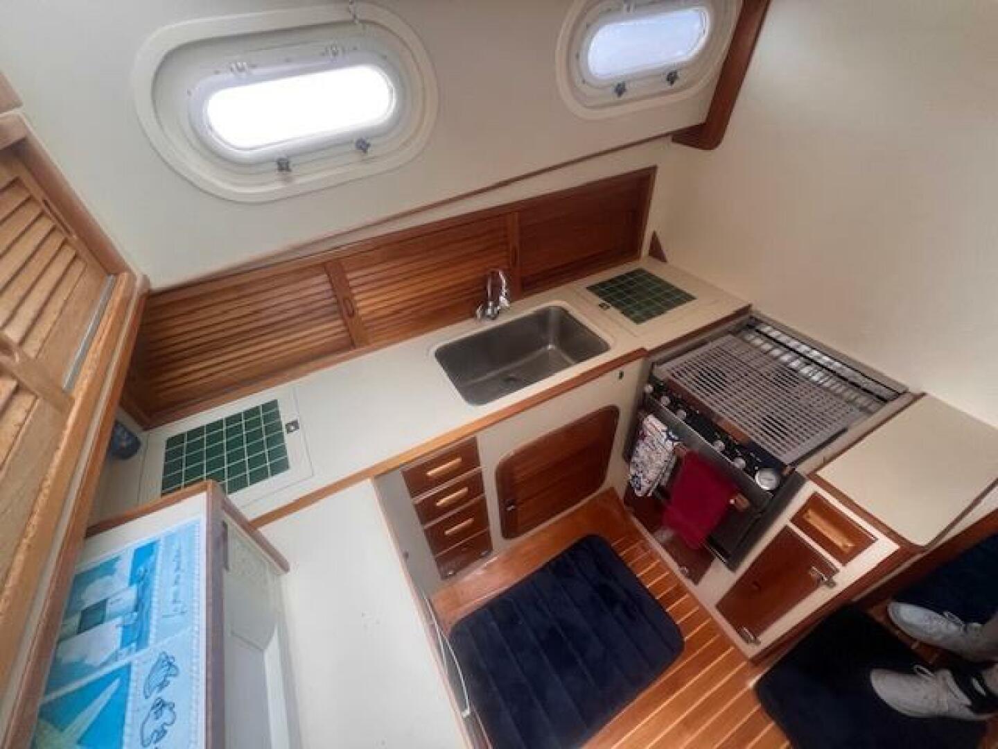 Slide: The Image of Hinckley Yachts Lobster Style Cruiser With Flybridge 1989 - 5175073