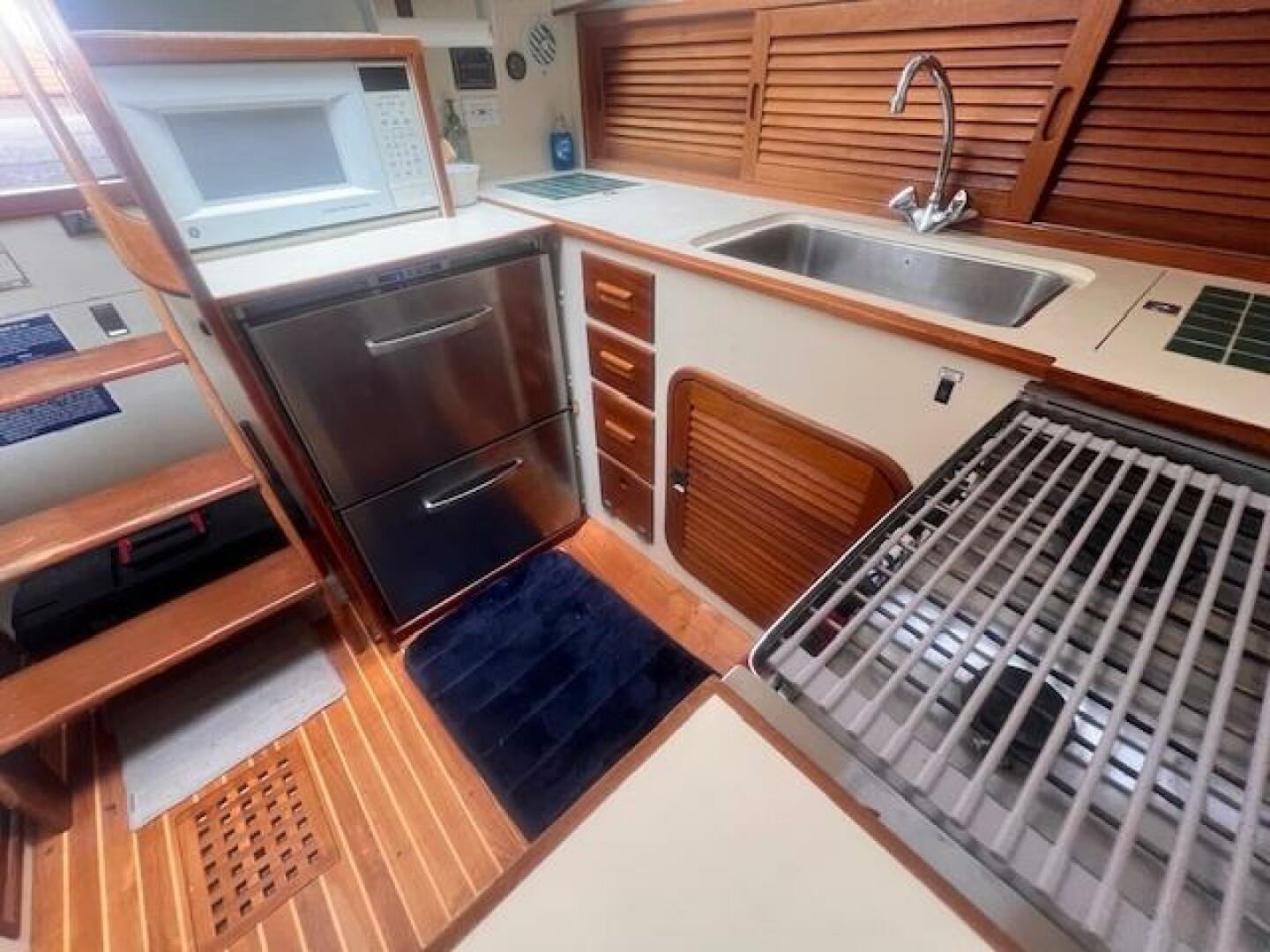 Slide: The Image of Hinckley Yachts Lobster Style Cruiser With Flybridge 1989 - 5175078