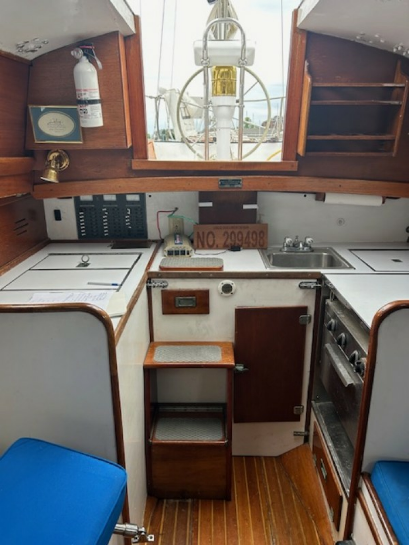 Slide: The Image of Used Sail Monohull for sale 1965 HINKLEY YACHTS Pilot Yawl 35 - BEAM REACH - 5302274