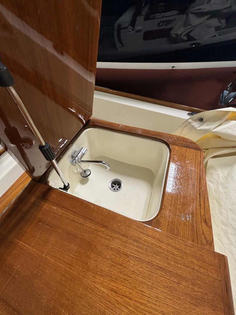 Slide: The Image of Hinckley Yachts Talaria 29C 2002 - 5204594