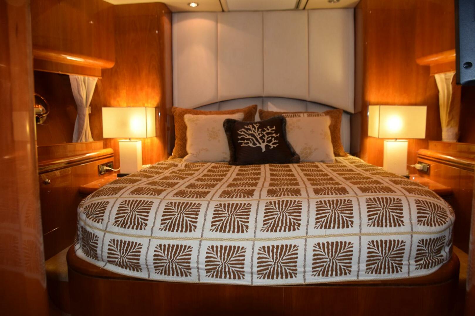 Slide: The Image of VIP Berth Centerline Forward   - 32
