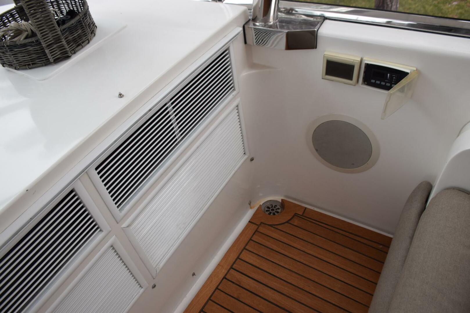Slide: The Image of Flybridge Reverse Cycle AC   - 51