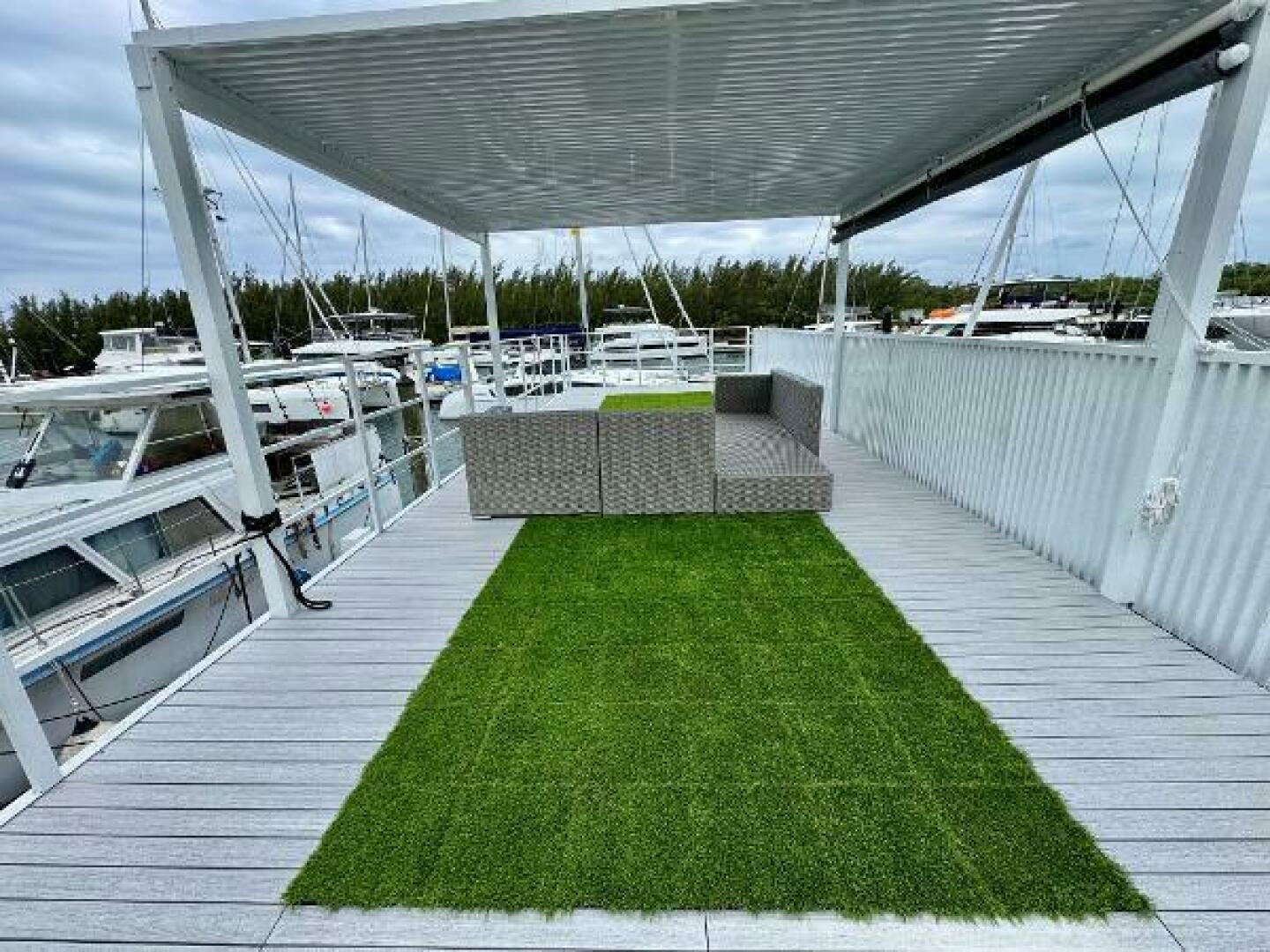 Slide: The Image of Houseboat Modern Struktures MS 400 2023 - 5158797