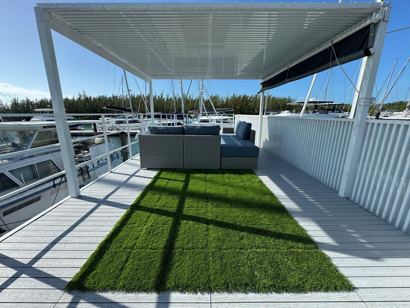 Slide: The Image of Houseboat Modern Struktures MS 400 2023 - 5168834