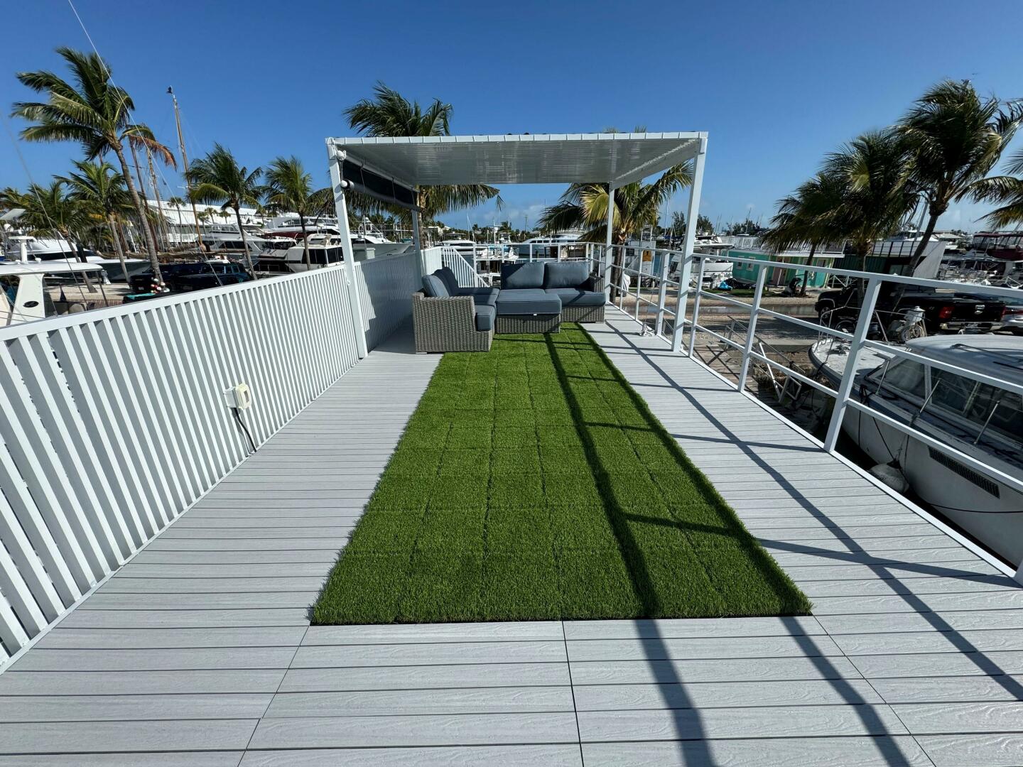 Slide: The Image of Houseboat Modern Struktures MS 400 2023 - 5168835