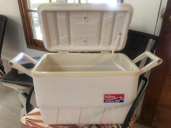 Slide: The Image of Open Igloo Marine 25 cooler with handles, placed indoors. - 16