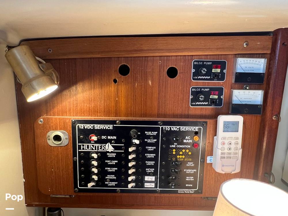 Slide: The Image of Hunter 33.5 1989 - 15278538