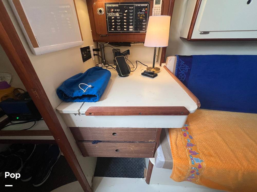Slide: The Image of Hunter 33.5 1989 - 15278541