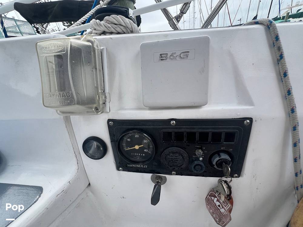 Slide: The Image of Hunter 33.5 1989 - 15278491