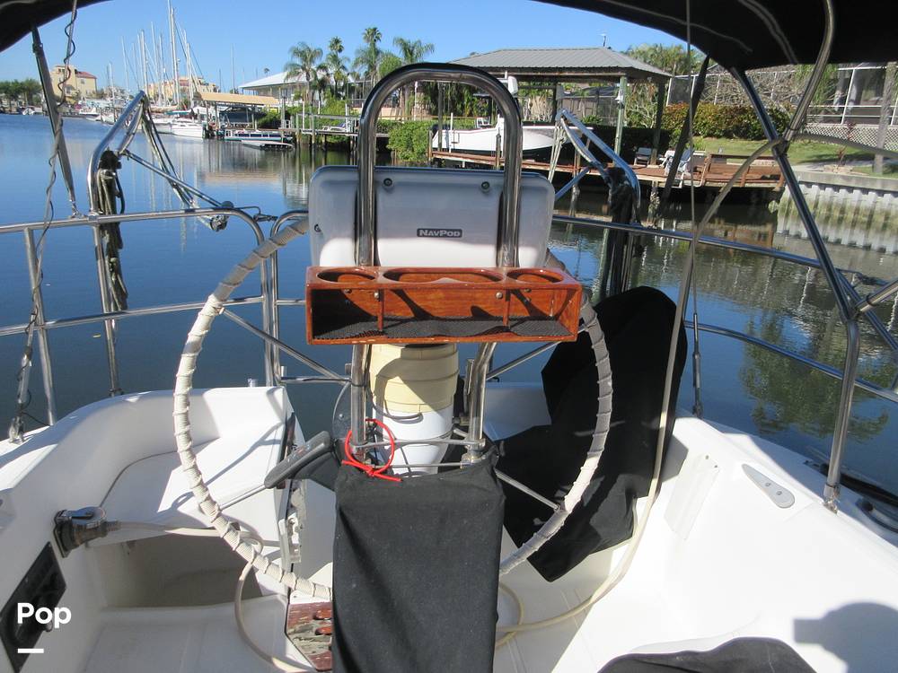 Slide: The Image of Hunter 35 Legend 1987 - 10