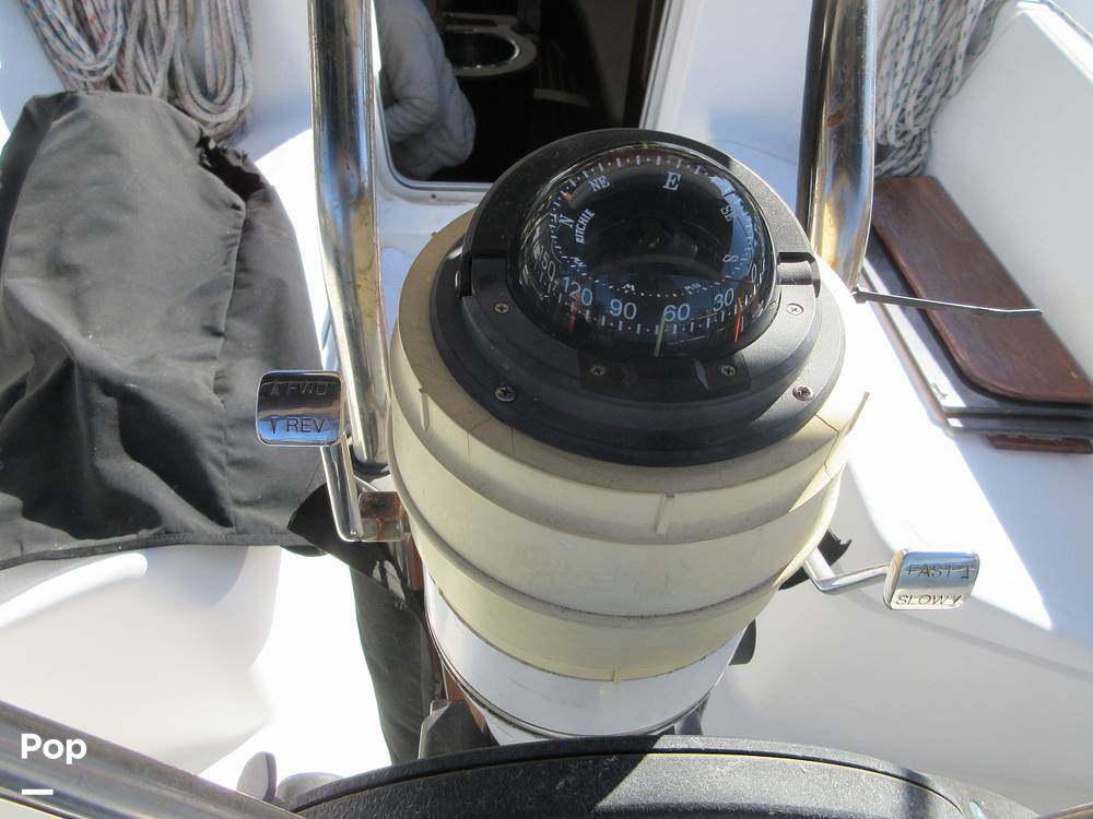 Slide: The Image of Hunter 35 Legend 1987 - 13