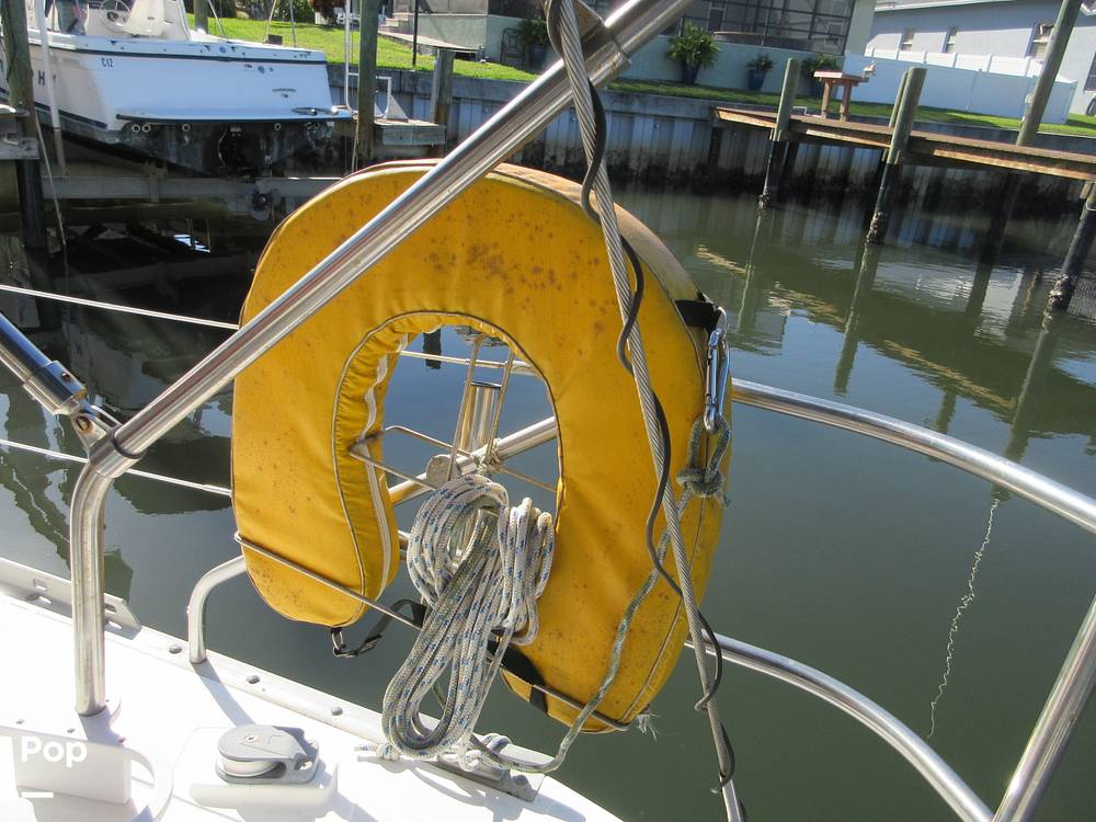Slide: The Image of Hunter 35 Legend 1987 - 15
