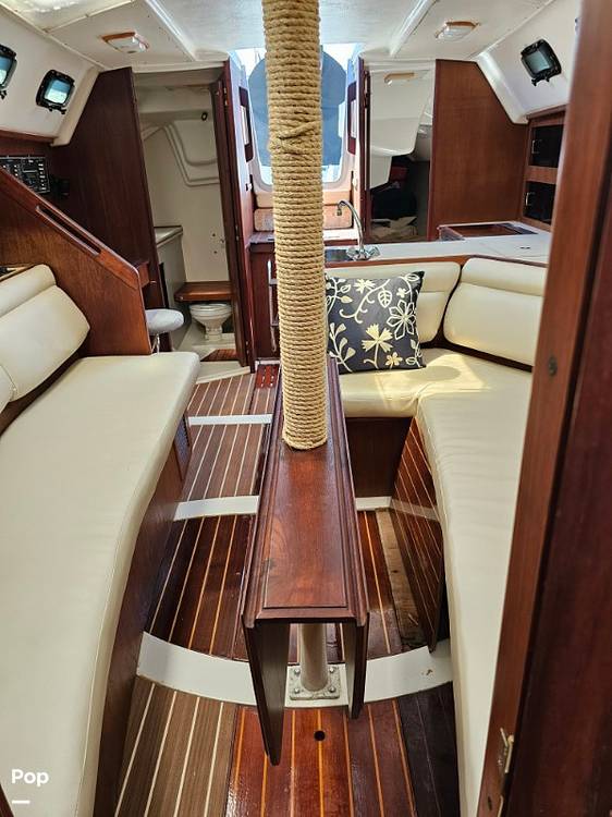 Slide: The Image of Hunter 35 Legend 1987 - 18