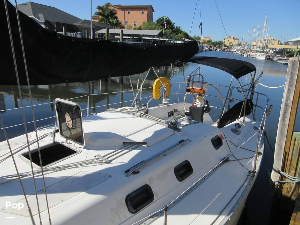 Slide: The Image of Hunter 35 Legend 1987 - 2