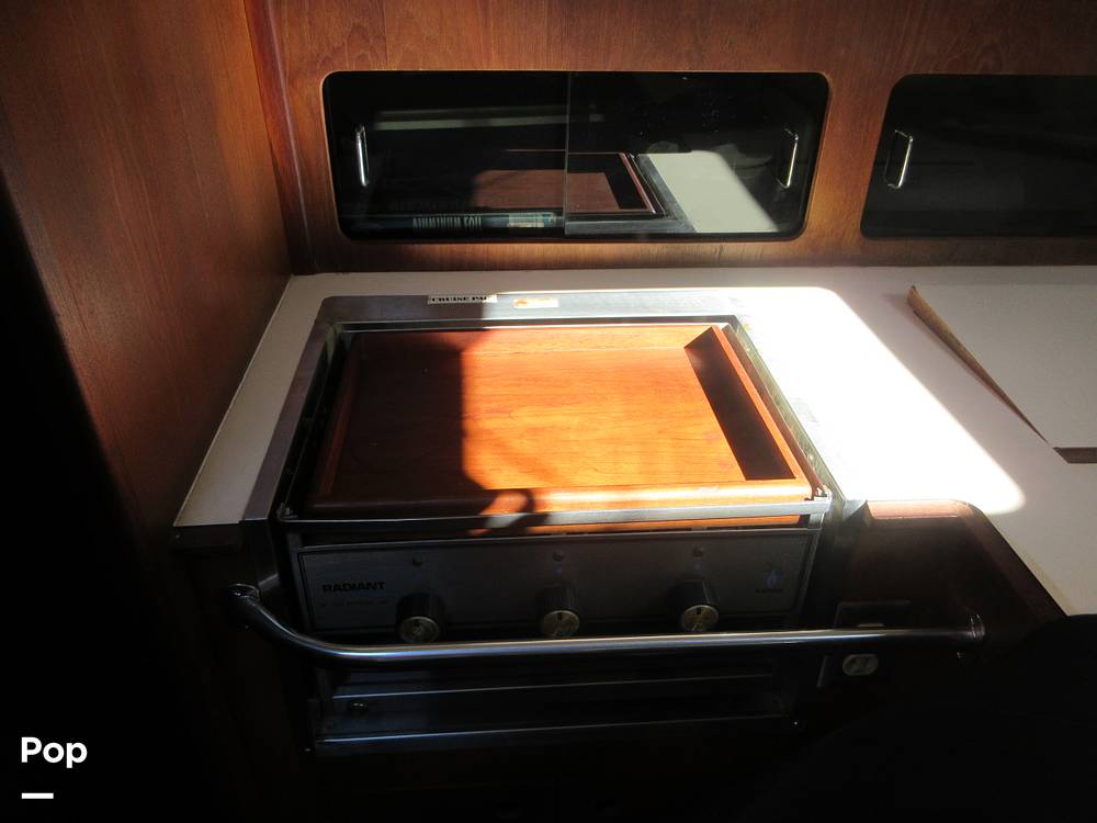 Slide: The Image of Hunter 35 Legend 1987 - 27